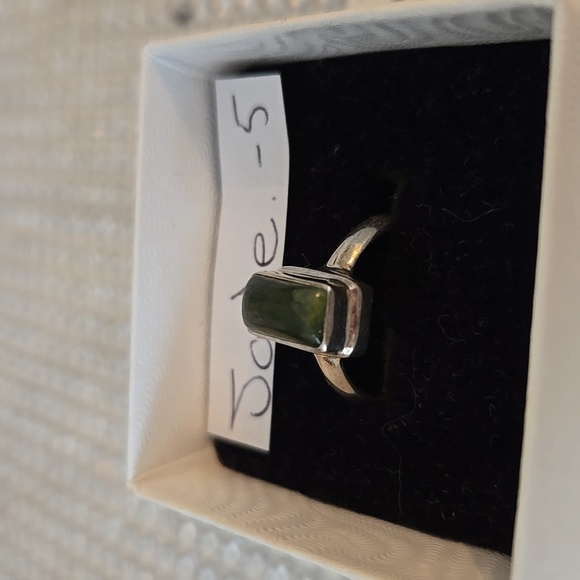 Ring, Crystal, Jade - Picture 2 of 4